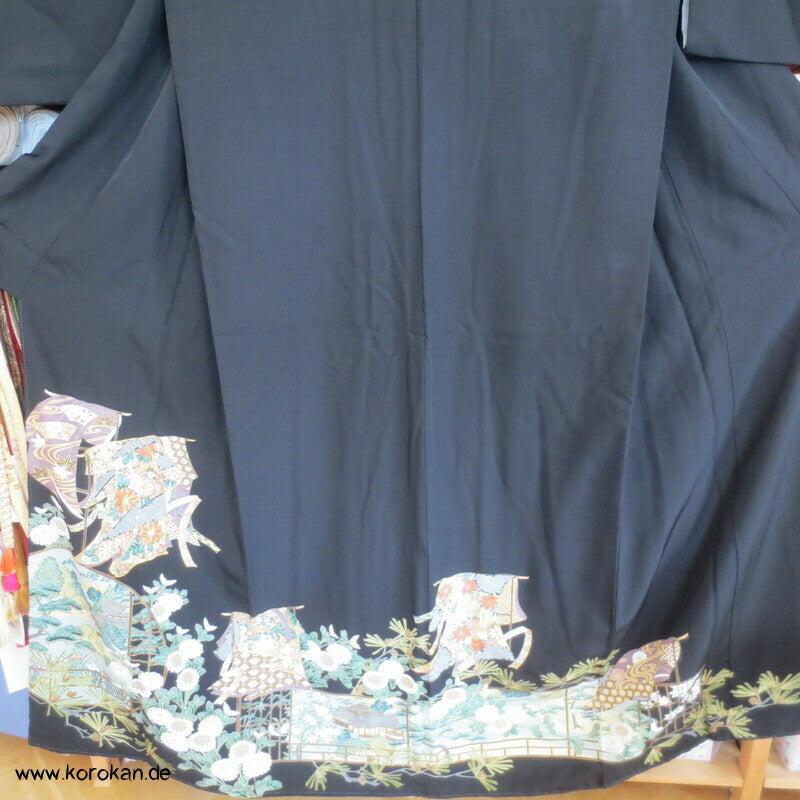 Im Wind hängender Kimono Tomesode