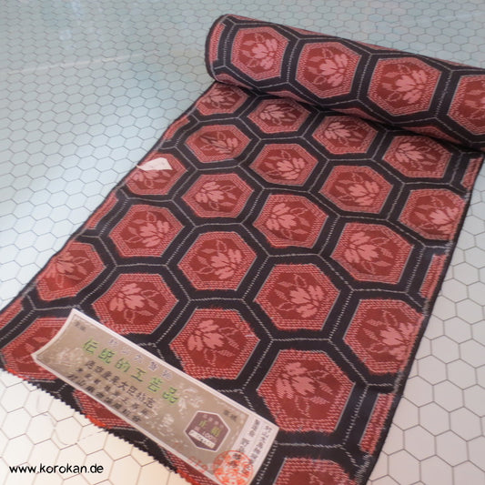 Kikko Kasuri Tsumugi Kimono Seide, dicht gewebt