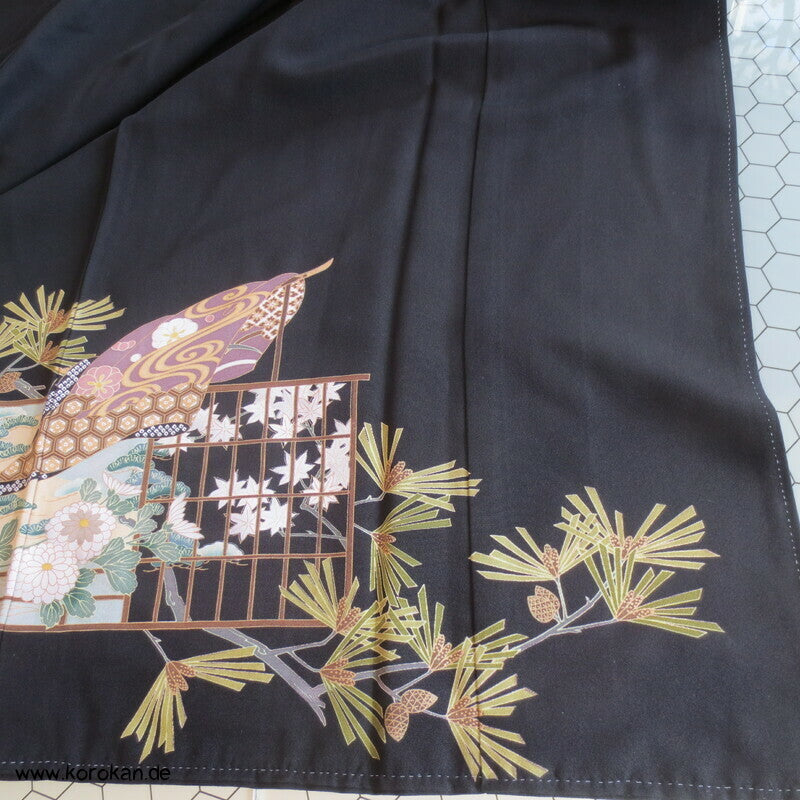 Im Wind hängender Kimono Tomesode