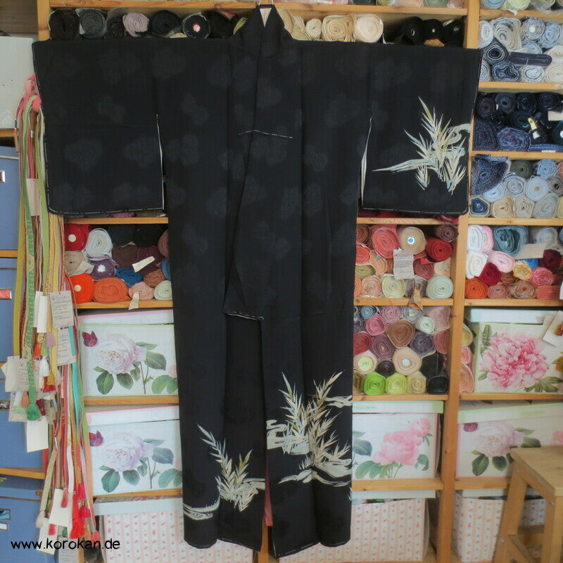 Bambusmuster Homongi Kimono, schwarzgrundig, abstrakter Rinzu Damast