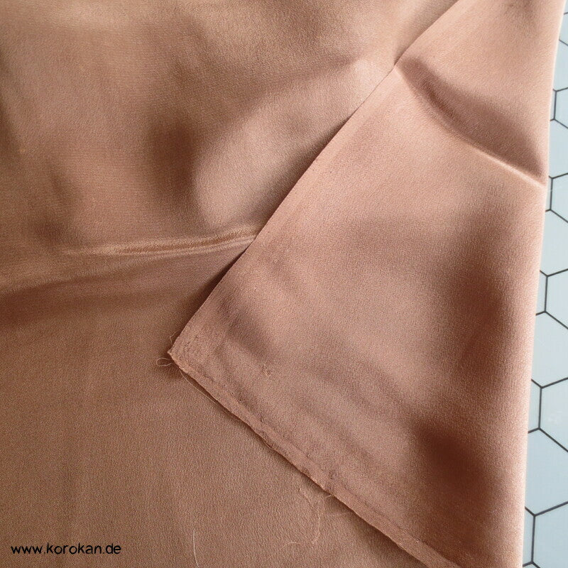 blassbraunes Hakkake Crepe de Chine Seide, Araihari