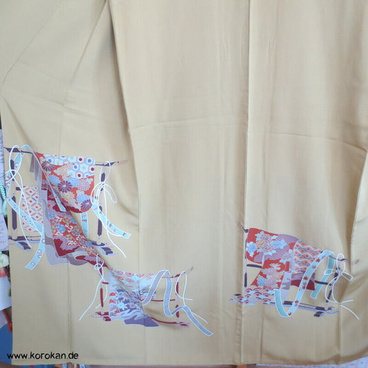 Kicho Kimonohänger auf curry Iro Tomesode Kimono