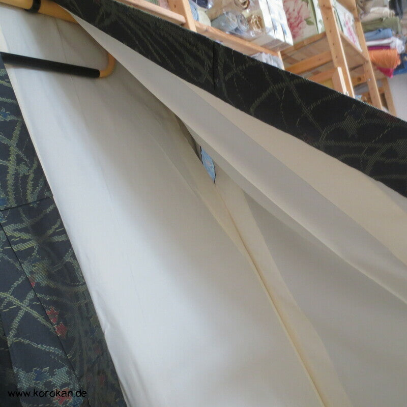 Blumenbüschel Kasuri garngefärbter Tsumugi Seiden Kimono