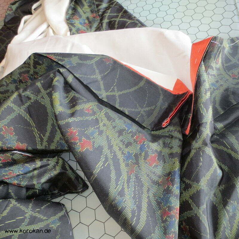 Blumenbüschel Kasuri garngefärbter Tsumugi Seiden Kimono