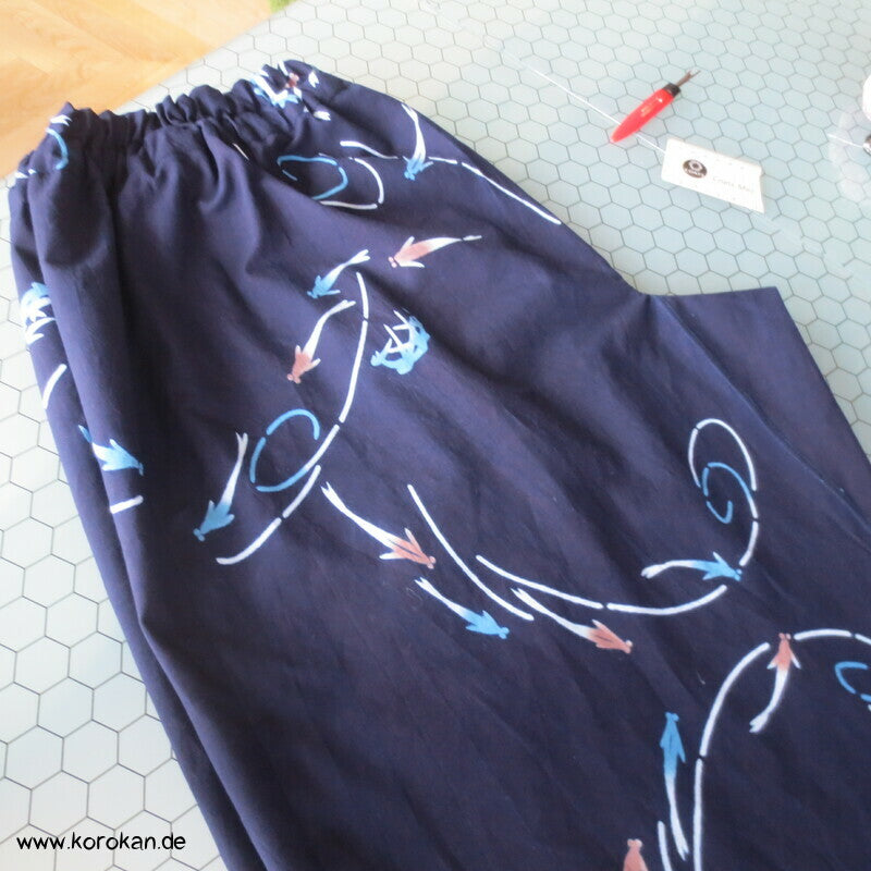 Hose aus Yukata Kimono Baumwolle,Fischschwarm indigo, Durchzugband