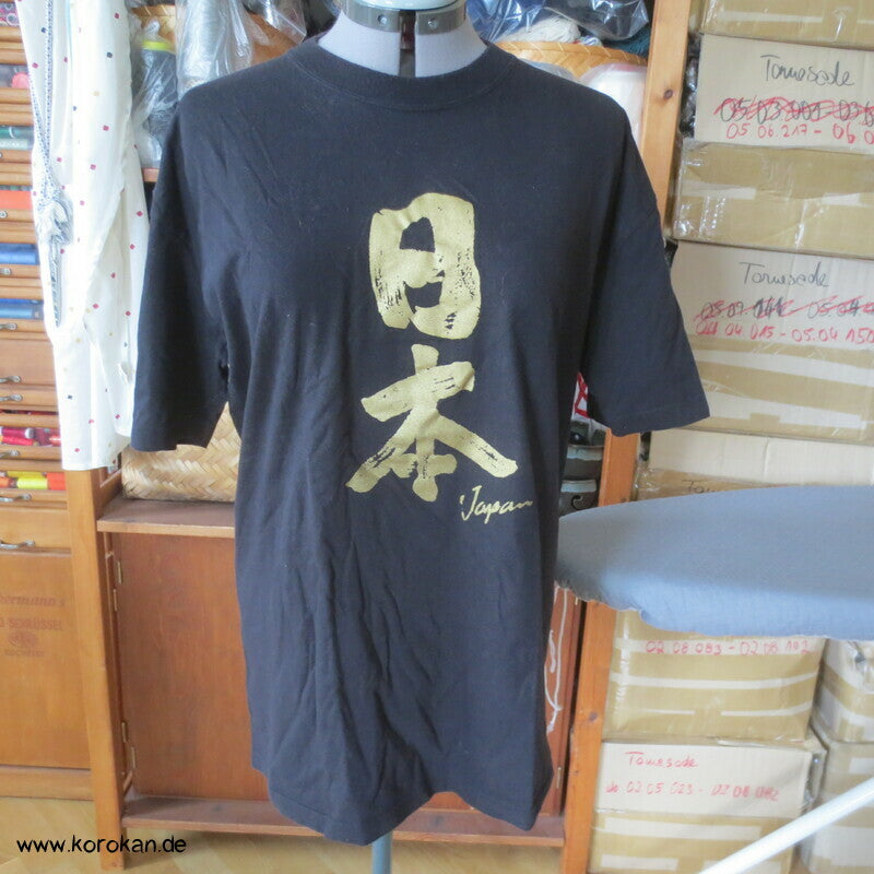 Japan T Shirt mit goldenen Kanji auf schwarz
