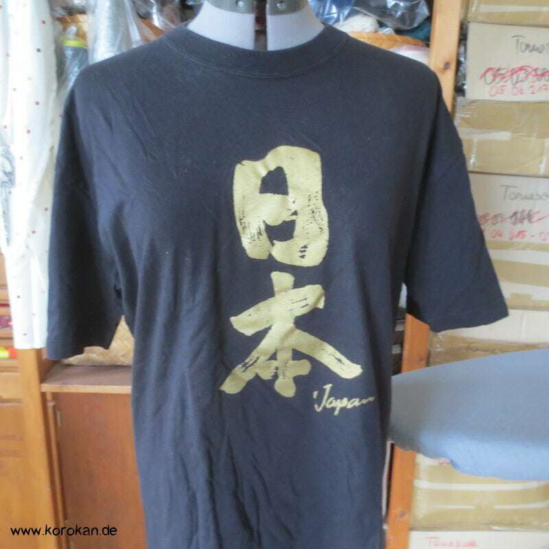 Japan T Shirt mit goldenen Kanji auf schwarz