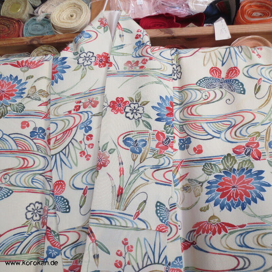Bingata Druck Wellen, Iris, Blüten, Schmetterlinge Seidencrepe Komon Kimono