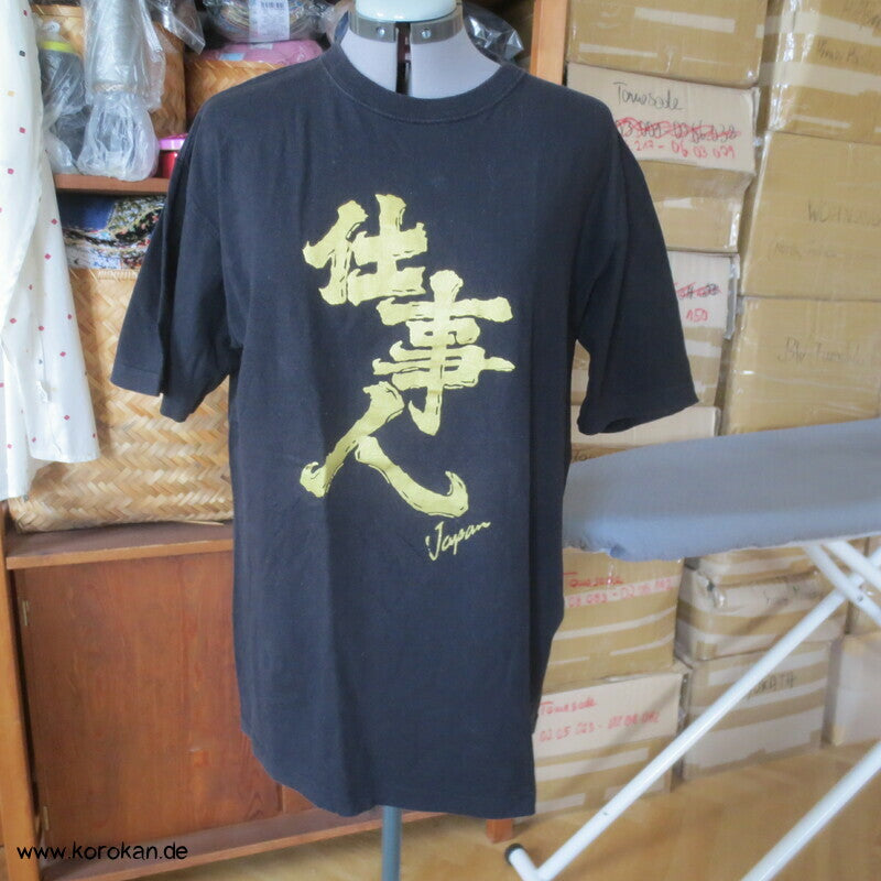 Japan T Shirt mit goldenen Kanji auf schwarz