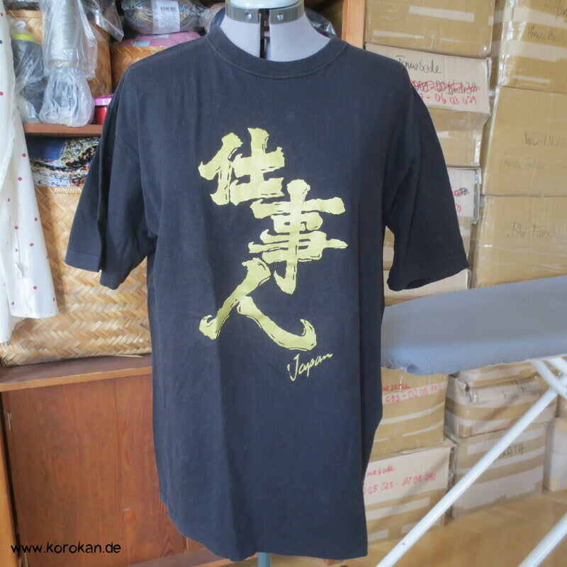 Japan T Shirt mit goldenen Kanji auf schwarz