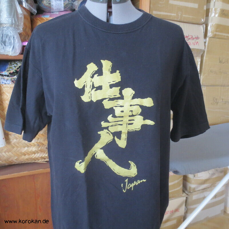 Japan T Shirt mit goldenen Kanji auf schwarz