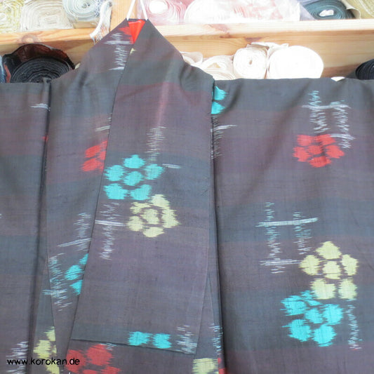 Art deco bunte Blumen auf dunklem Grund Meisen Seiden Kimono