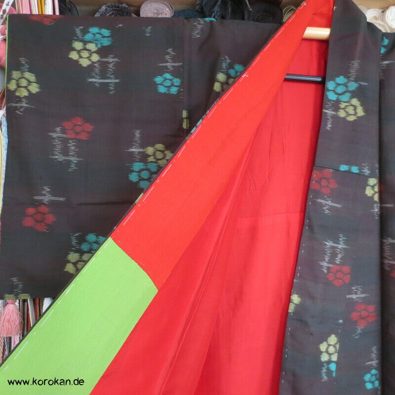 Art deco bunte Blumen auf dunklem Grund Meisen Seiden Kimono