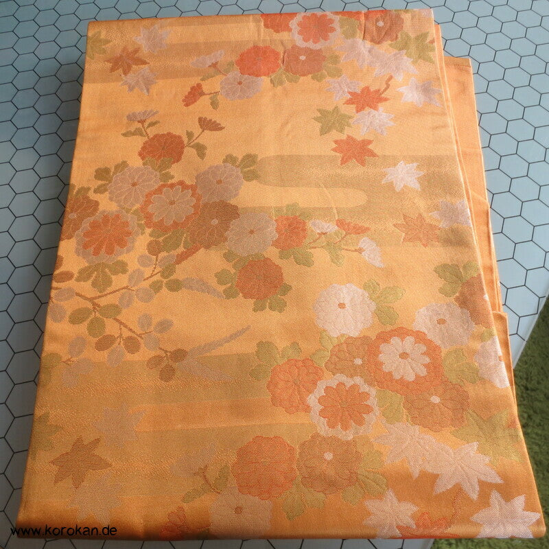 Nagoya Obi Seidenbrokat, goldgelbe Chrysanthemen