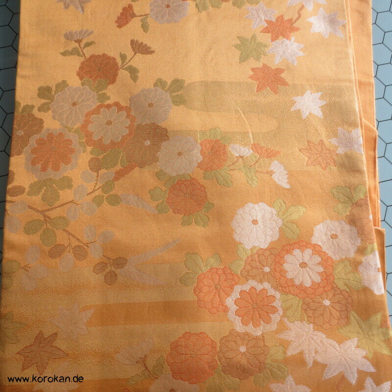 Nagoya Obi Seidenbrokat, goldgelbe Chrysanthemen