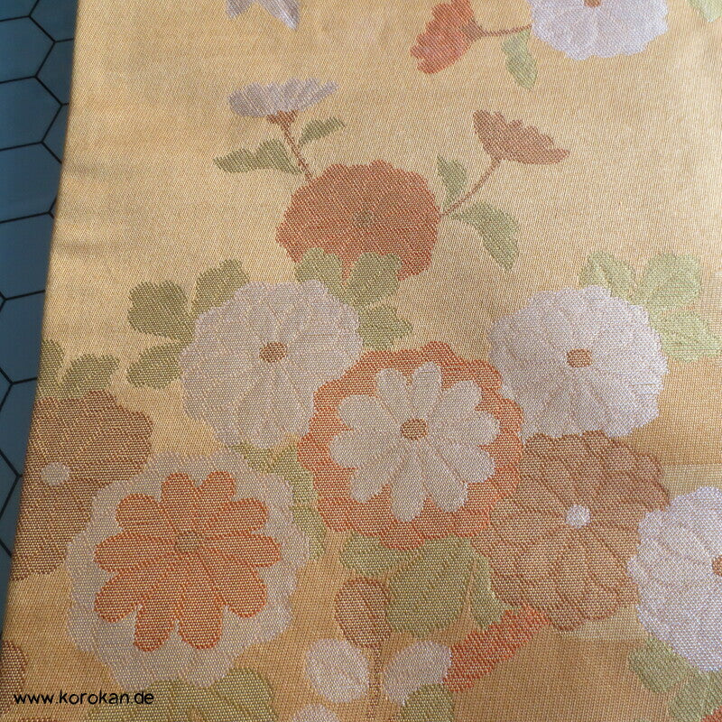 Nagoya Obi Seidenbrokat, goldgelbe Chrysanthemen
