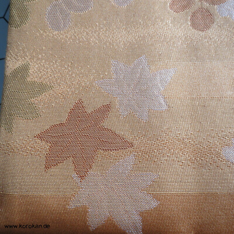 Nagoya Obi Seidenbrokat, goldgelbe Chrysanthemen
