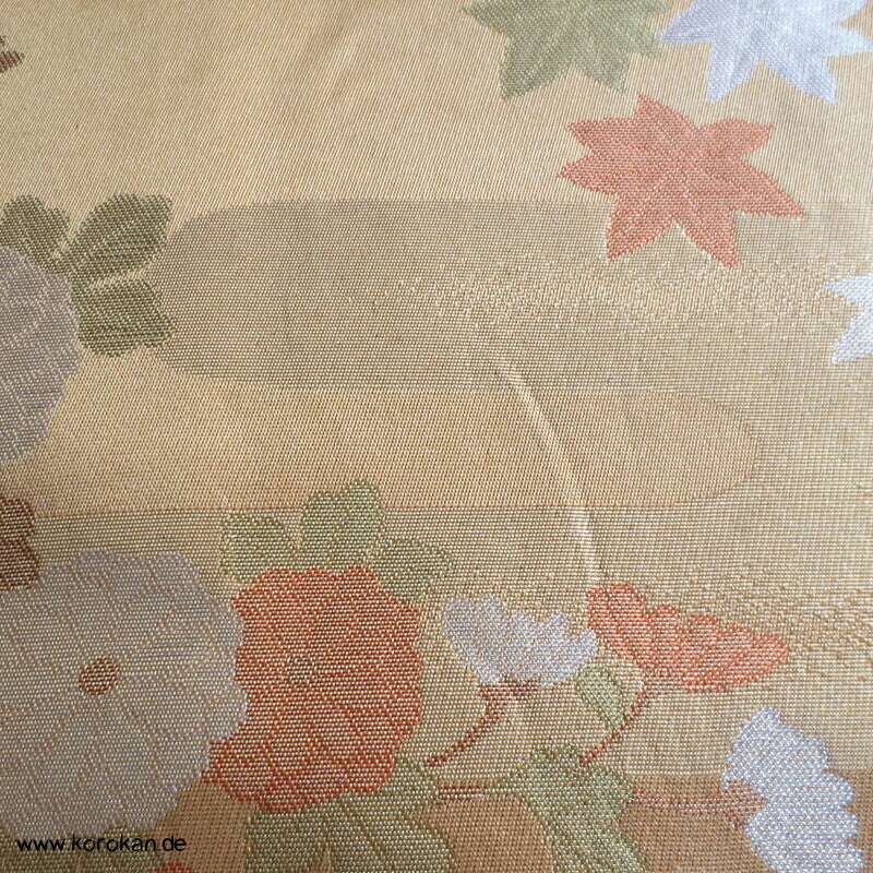 Nagoya Obi Seidenbrokat, goldgelbe Chrysanthemen