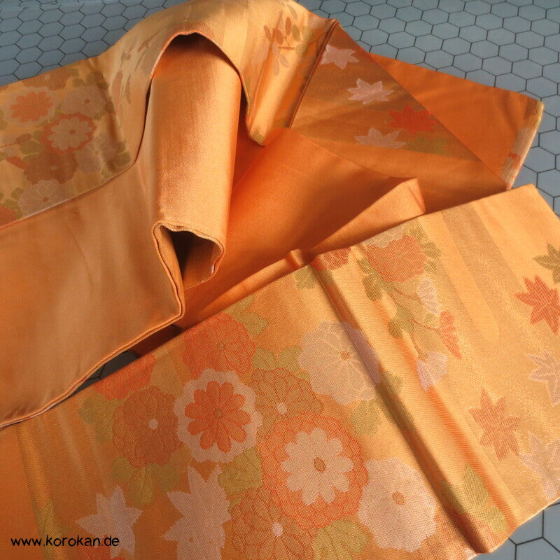 Nagoya Obi Seidenbrokat, goldgelbe Chrysanthemen
