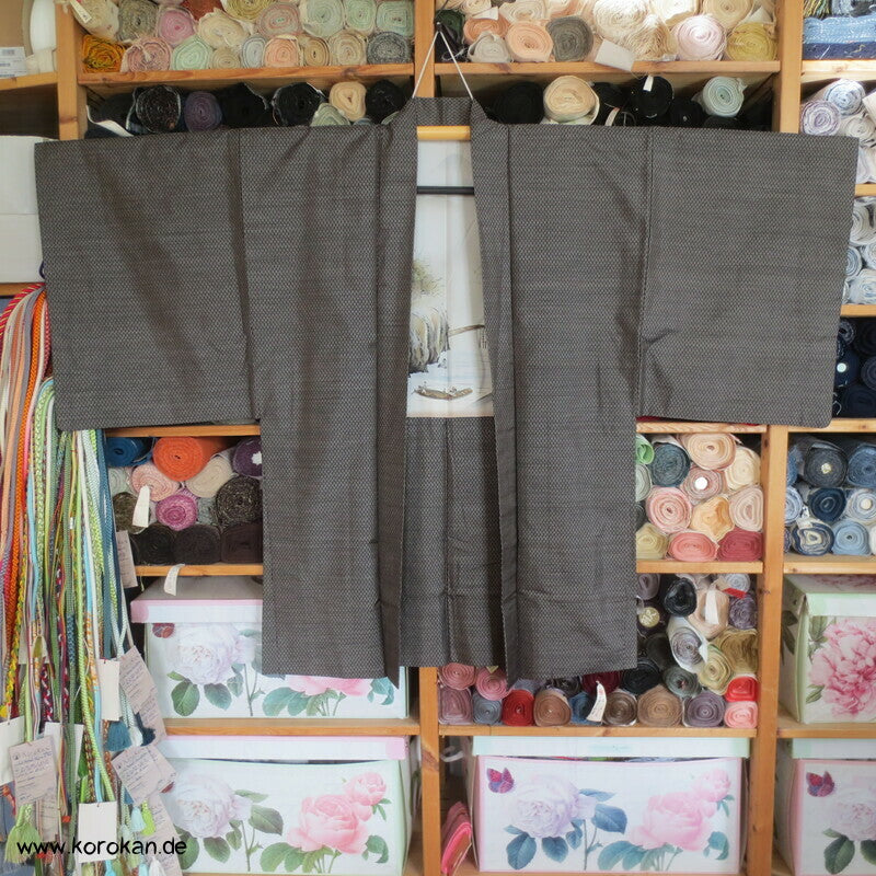 braune Seiden Tsumugi Haori mit Wasserfall Futter