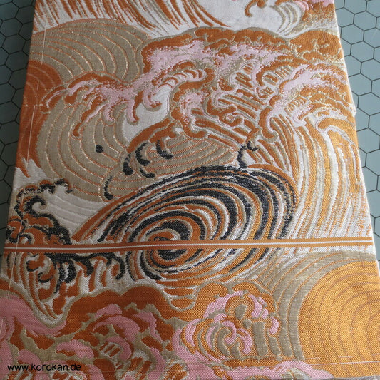 Nagoya Obi Felsen Tsunami Wellen Seidenbrokat