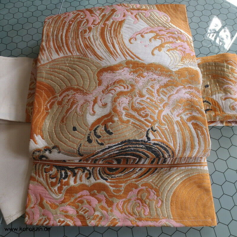 Nagoya Obi Felsen Tsunami Wellen Seidenbrokat
