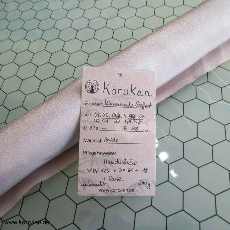 Kimonoseidenreste aus einem Karieba Homongi - ganz blass mauve