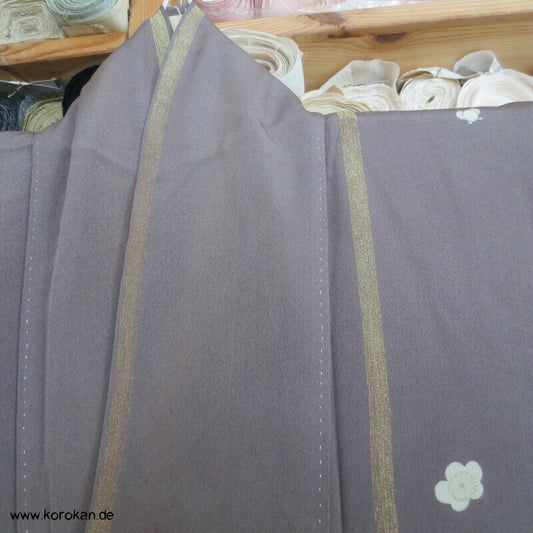 Blüten und goldene Streifen antiker Seidencrepe Komon Kimono