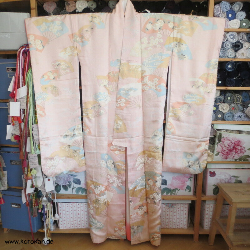 großer zarte Jigami Fächer Furisode, teilbestickt, pastellig