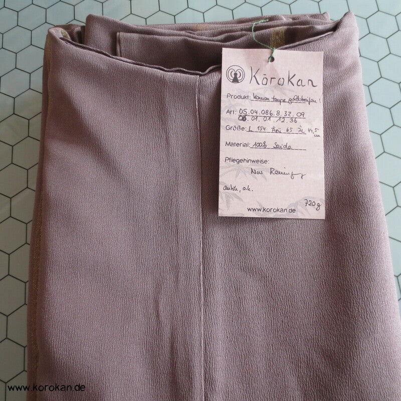 Blüten und goldene Streifen antiker Seidencrepe Komon Kimono