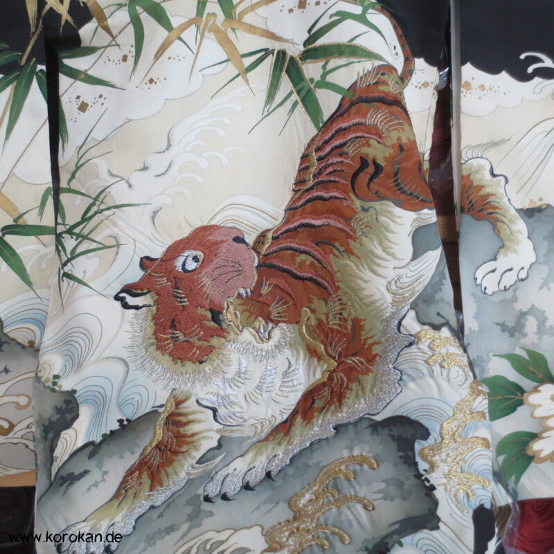 Furisode - Pracht - Taufkimono für kleine Jungen, gestickter Tiger