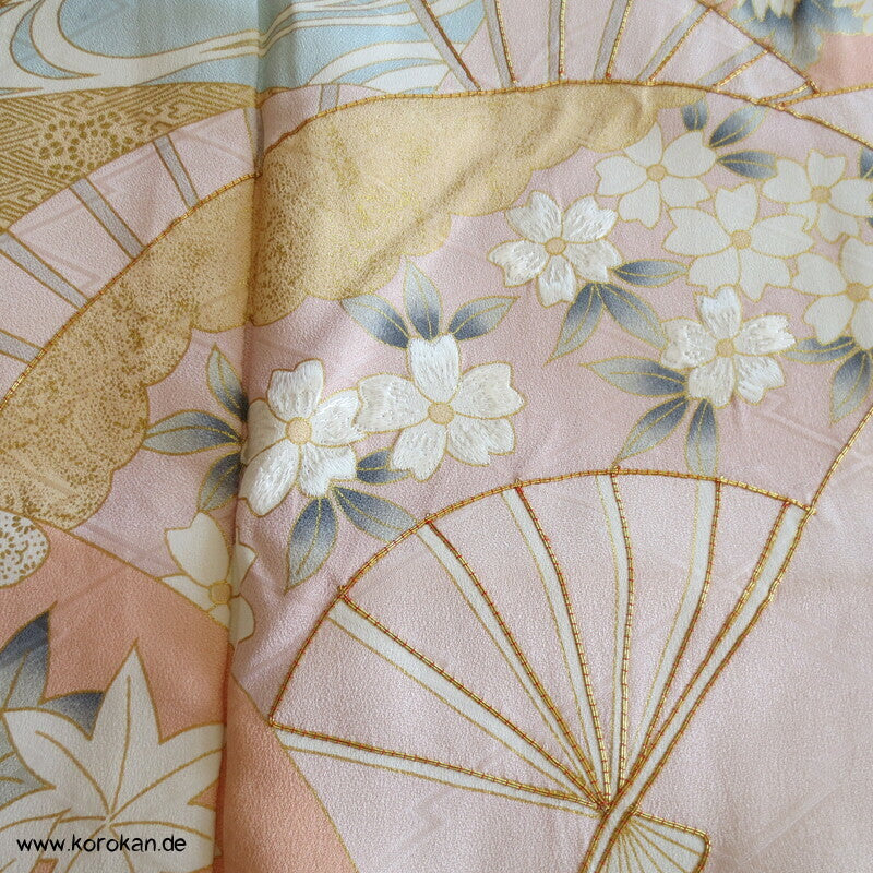 großer zarte Jigami Fächer Furisode, teilbestickt, pastellig