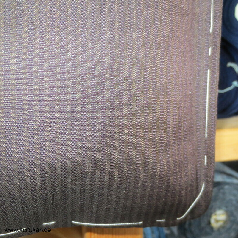 antike feingestreifte dunkelbraune Haori, Eisvogelfutter