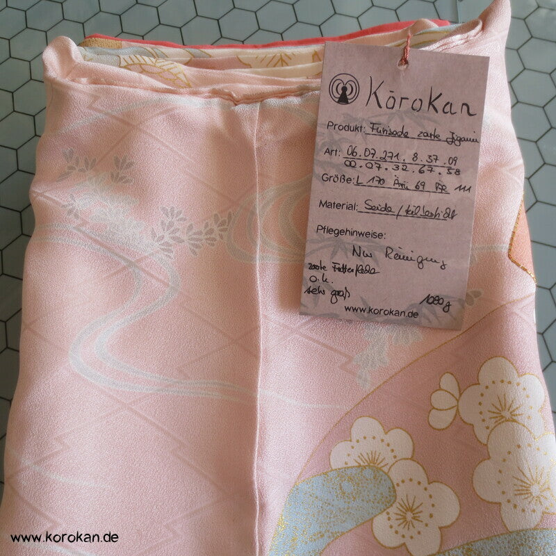 großer zarte Jigami Fächer Furisode, teilbestickt, pastellig