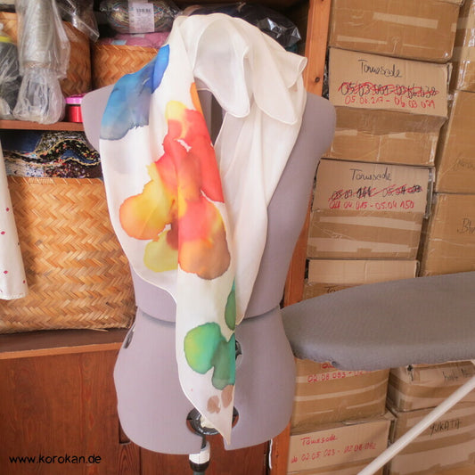 Karrée Seidentuch Pongé natur handrolliert, Farbtupfer