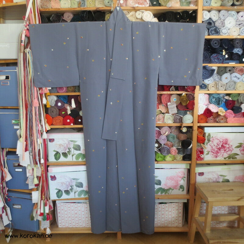 bunte Schellen auf grauen Seiden Crepe Komon Kimono