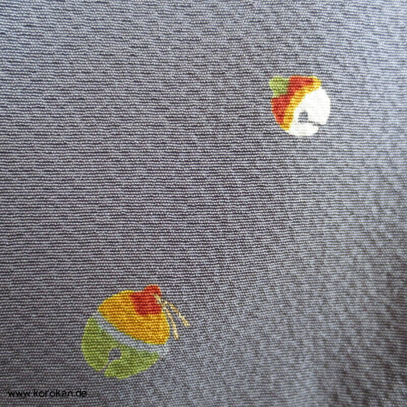 bunte Schellen auf grauen Seiden Crepe Komon Kimono