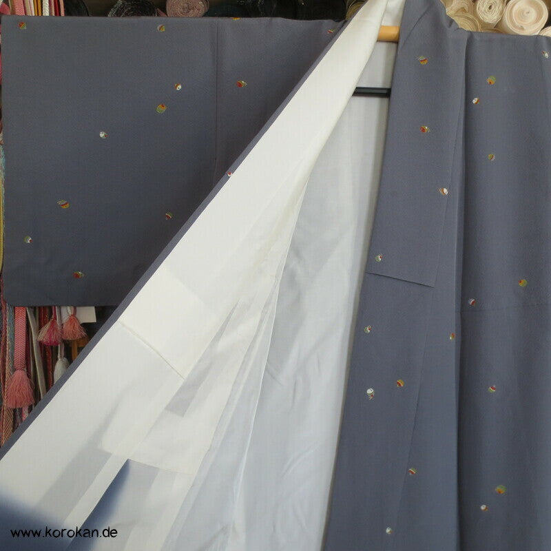 bunte Schellen auf grauen Seiden Crepe Komon Kimono
