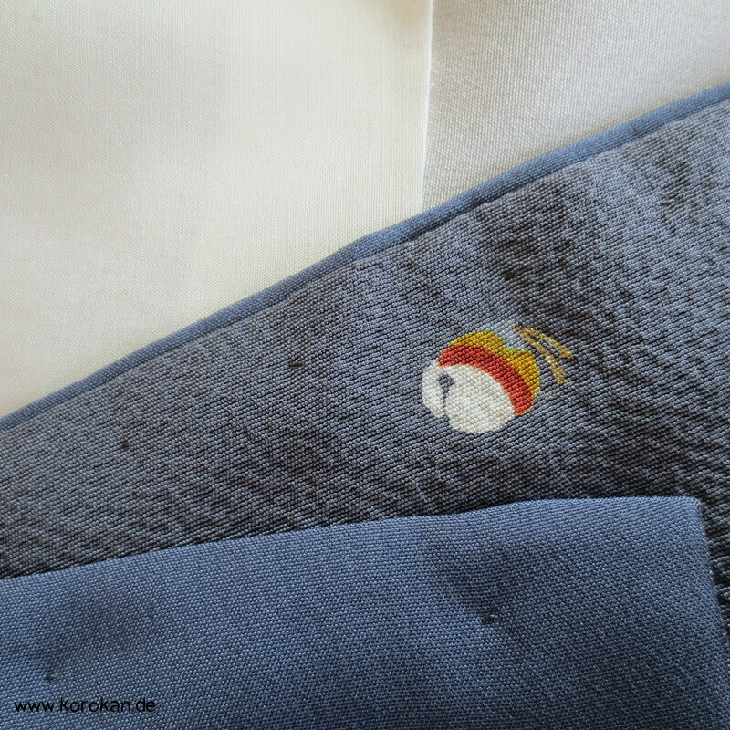 bunte Schellen auf grauen Seiden Crepe Komon Kimono