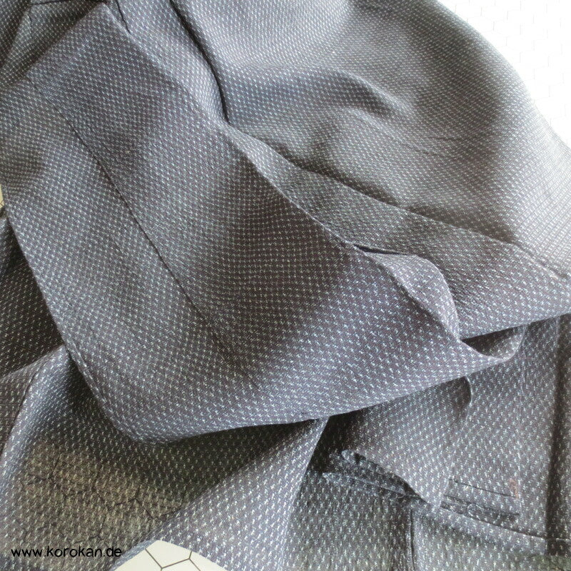 körniger halbtransparenter Tsumugi Seiden Hitoe Kimono