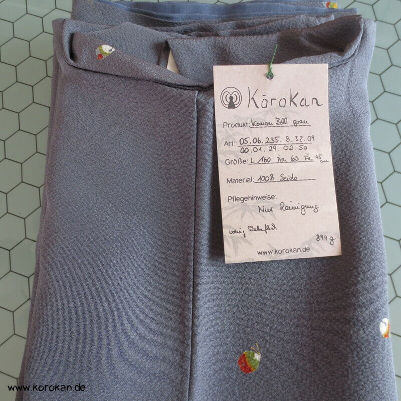 bunte Schellen auf grauen Seiden Crepe Komon Kimono