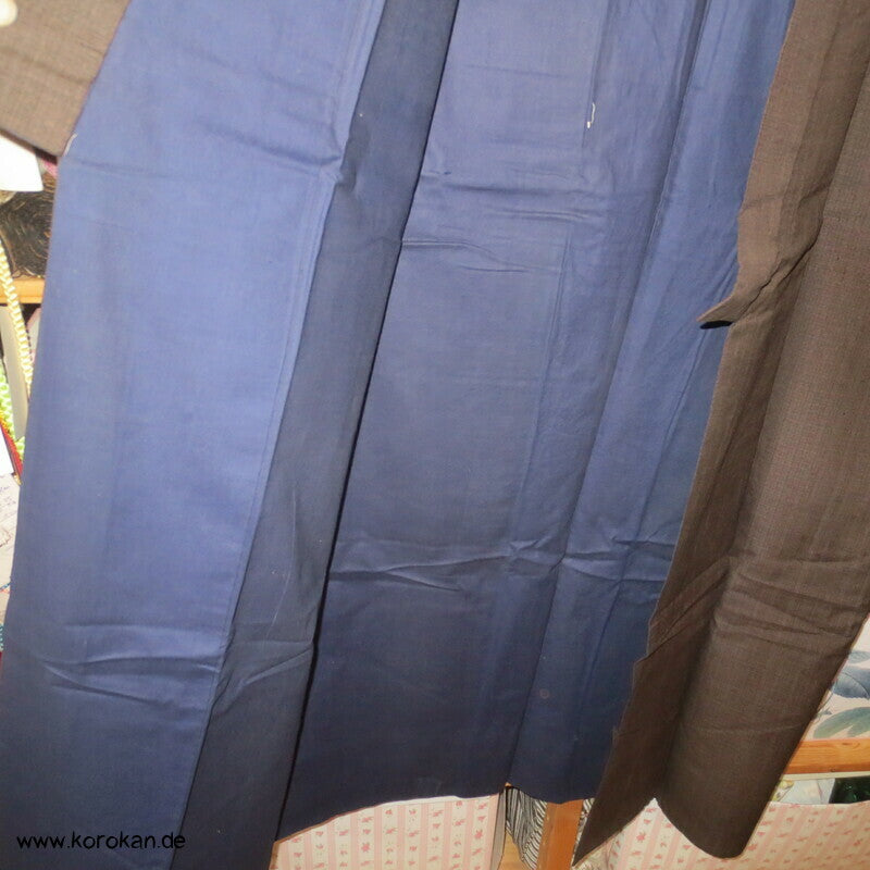 dunkelbrauner Tsumugi Seiden Komon Kimono