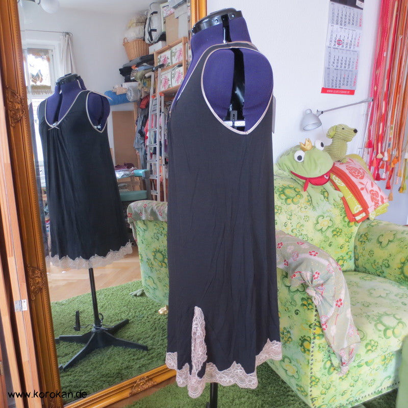 Bütefür Nachthemd / Unterkleid Gr. M, schwarz mit Spitzenrand Seide Viscose