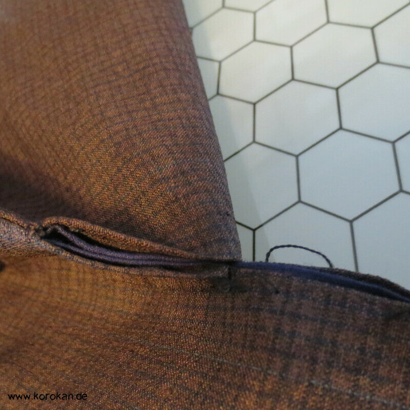 dunkelbrauner Tsumugi Seiden Komon Kimono