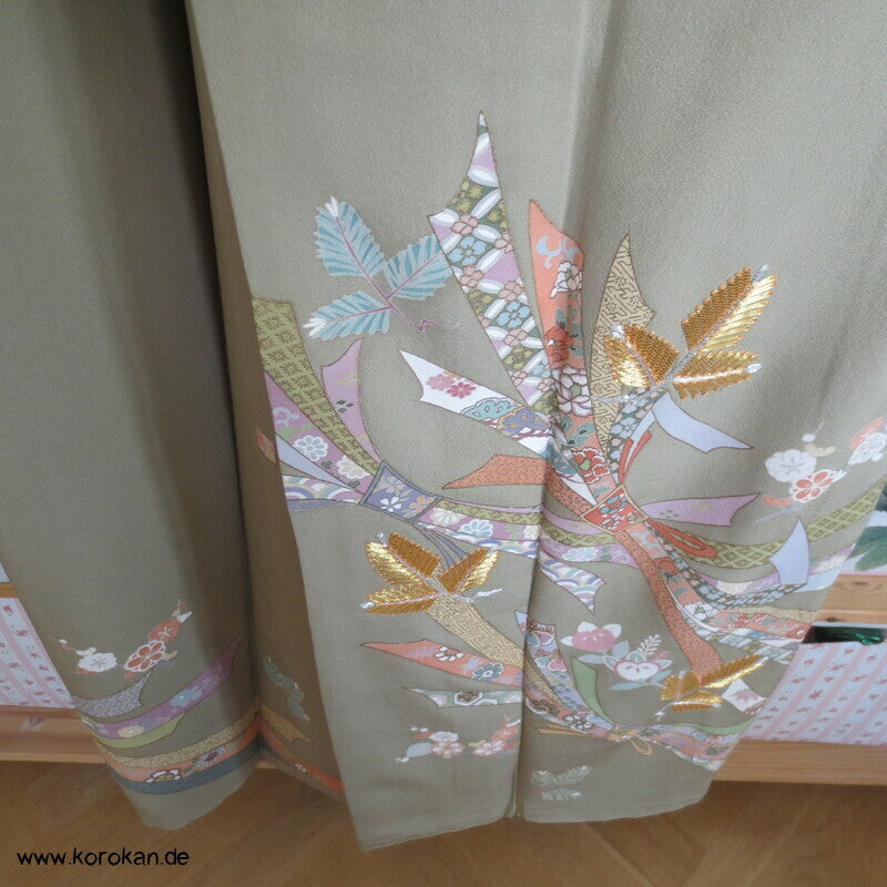 Goldstickerei junge Kiefer Irotomesode Seidencrepe Kimono