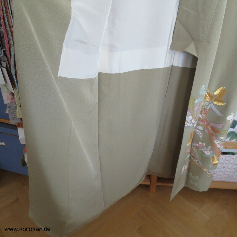 Goldstickerei junge Kiefer Irotomesode Seidencrepe Kimono