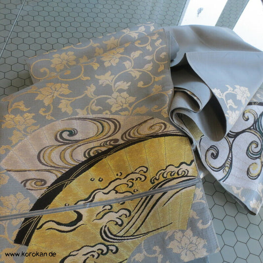 goldene Wellen auf Fächer, Arabesken, graugrün gold Fukuro Obi Kimonogürtel