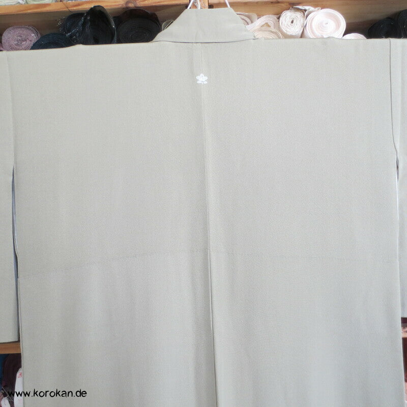 Goldstickerei junge Kiefer Irotomesode Seidencrepe Kimono