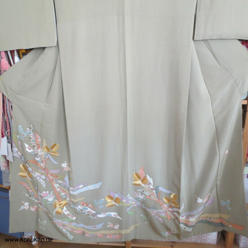 Goldstickerei junge Kiefer Irotomesode Seidencrepe Kimono