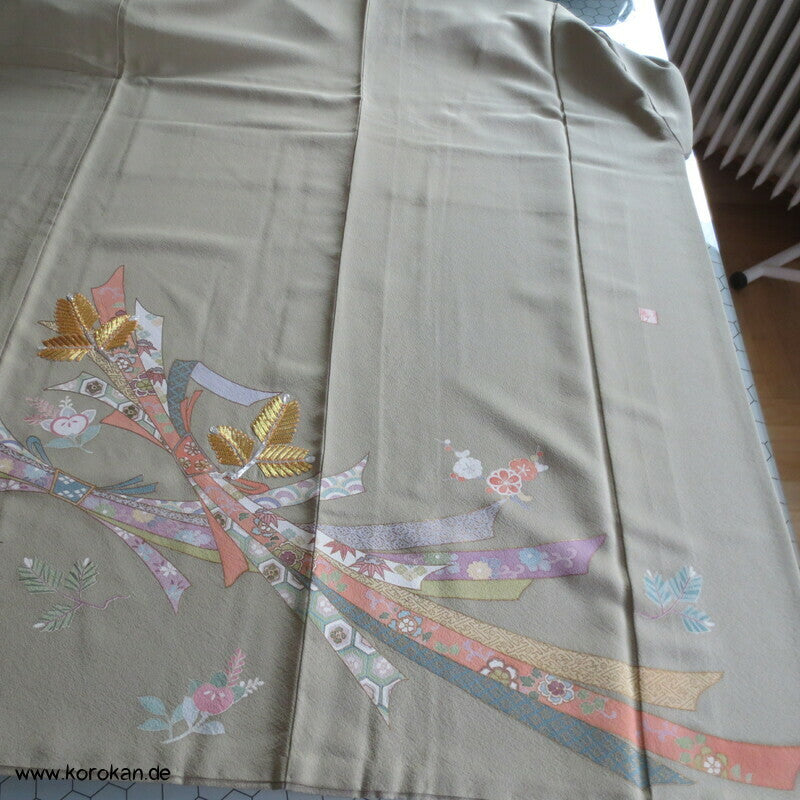 Goldstickerei junge Kiefer Irotomesode Seidencrepe Kimono
